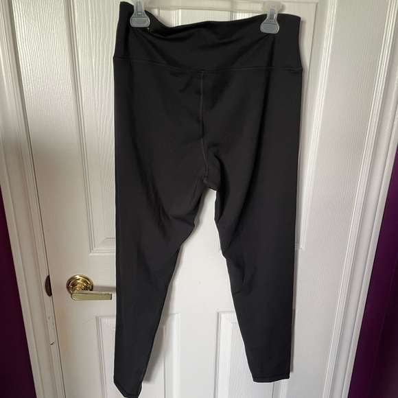 NWOT - American Eagle The Everything Black Leggings - Picture 4 of 6